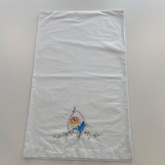 Vintage pillow cases Floral Embroidered White 100% cotton Cottagecore  bedding - Picture 6 of 15
